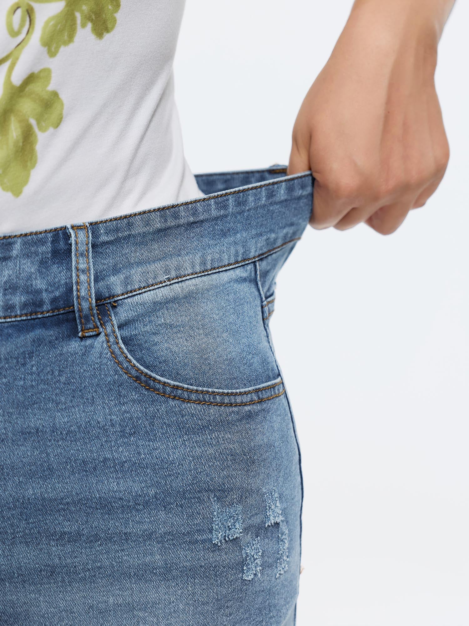 Stretchy Mid-Rise Raw Hem Denim Shorts - Image 4