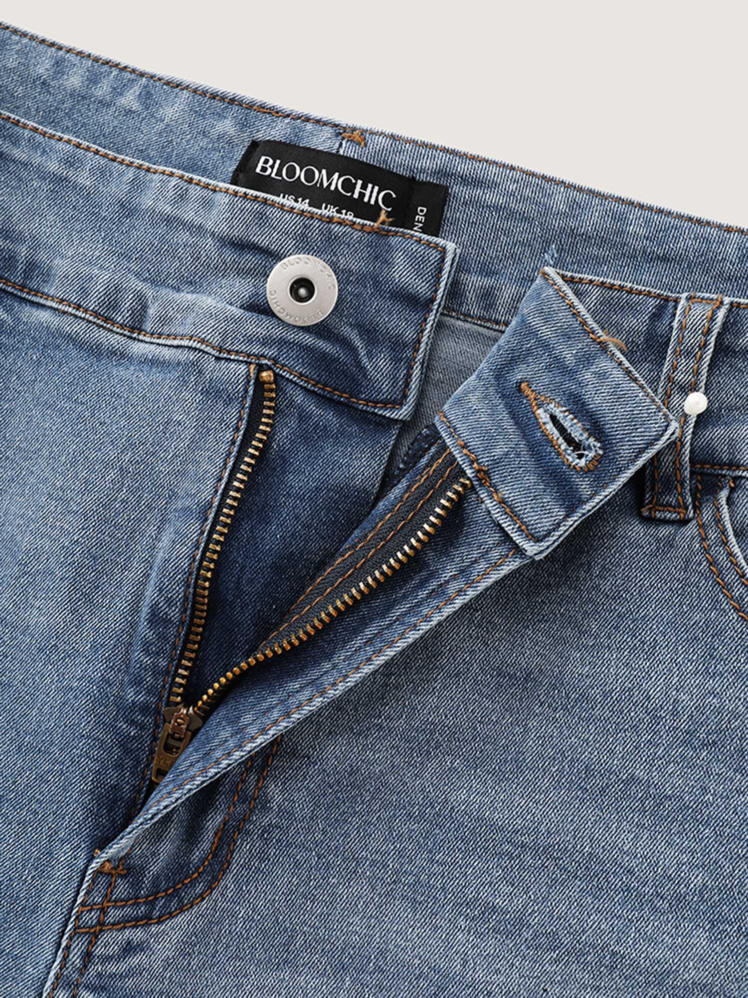 Stretchy Mid-Rise Raw Hem Denim Shorts - Image 8